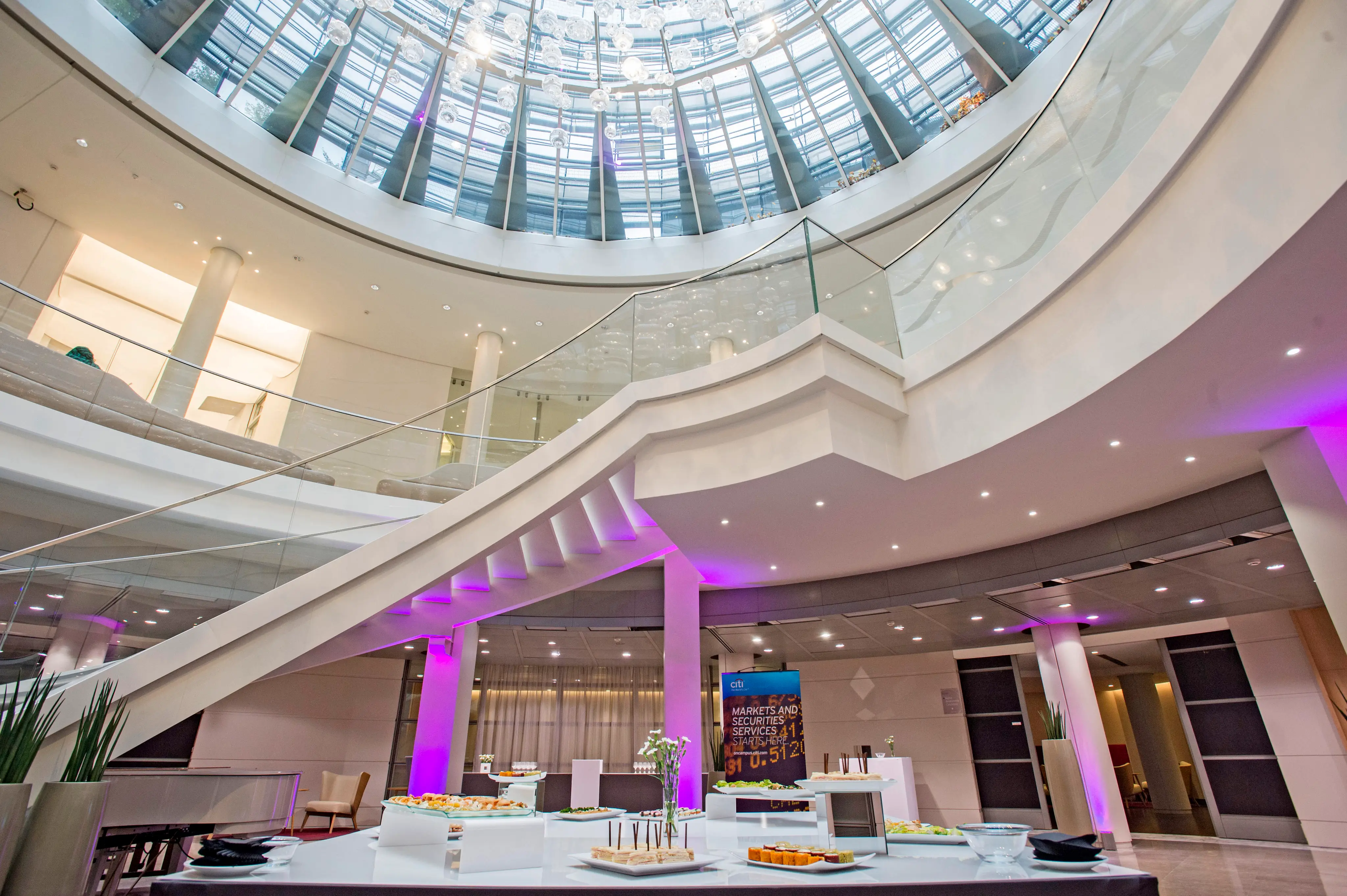 Etoile Business Center 16