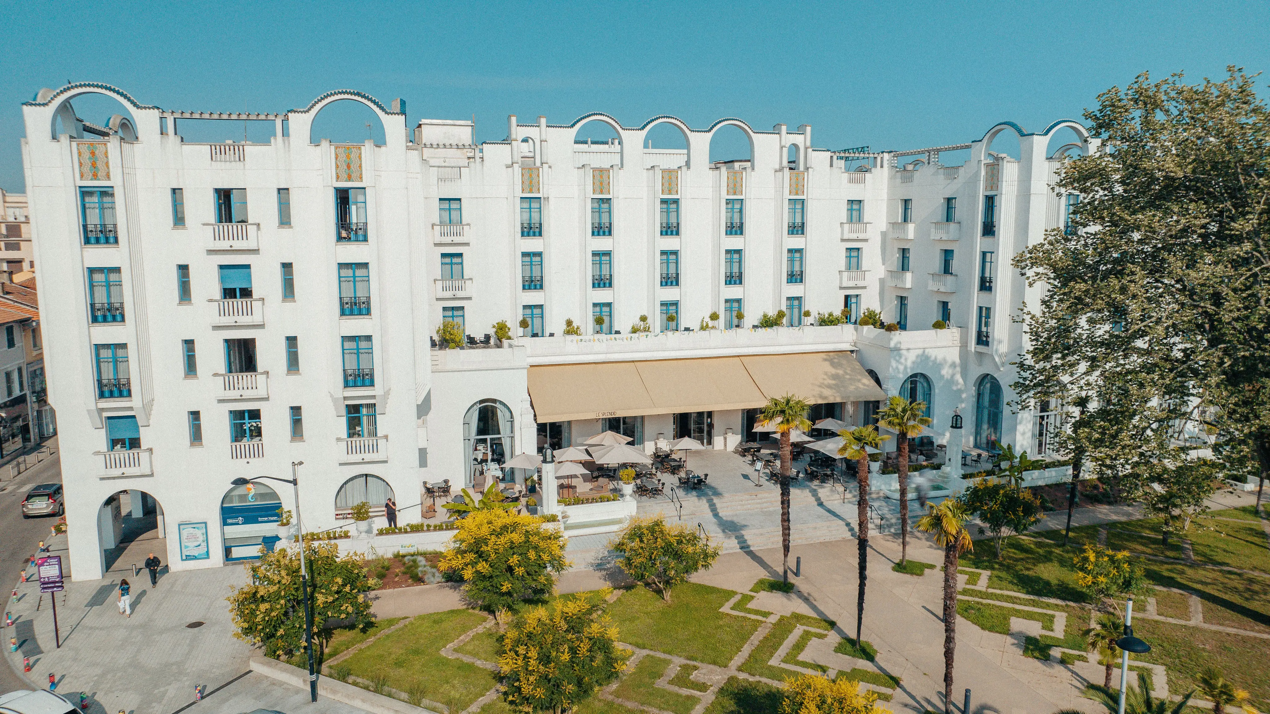 Hôtel Spa Le Splendid 21