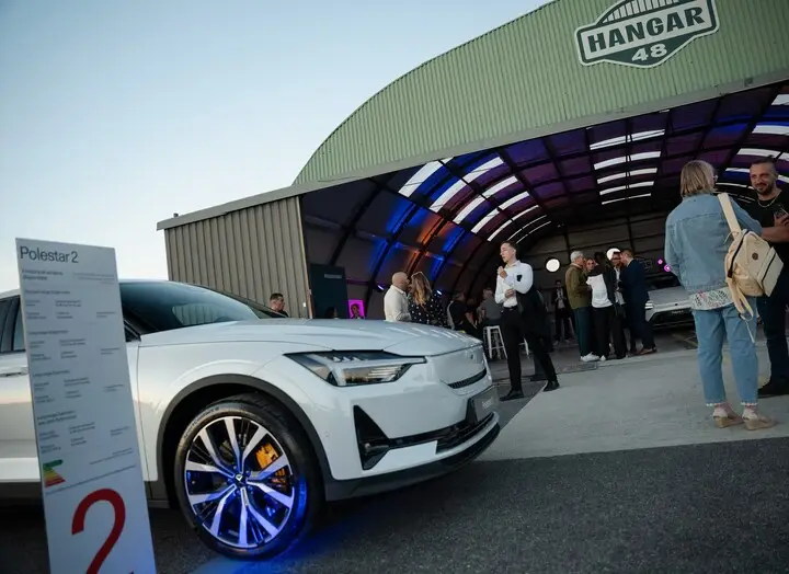 Hangar 48 3
