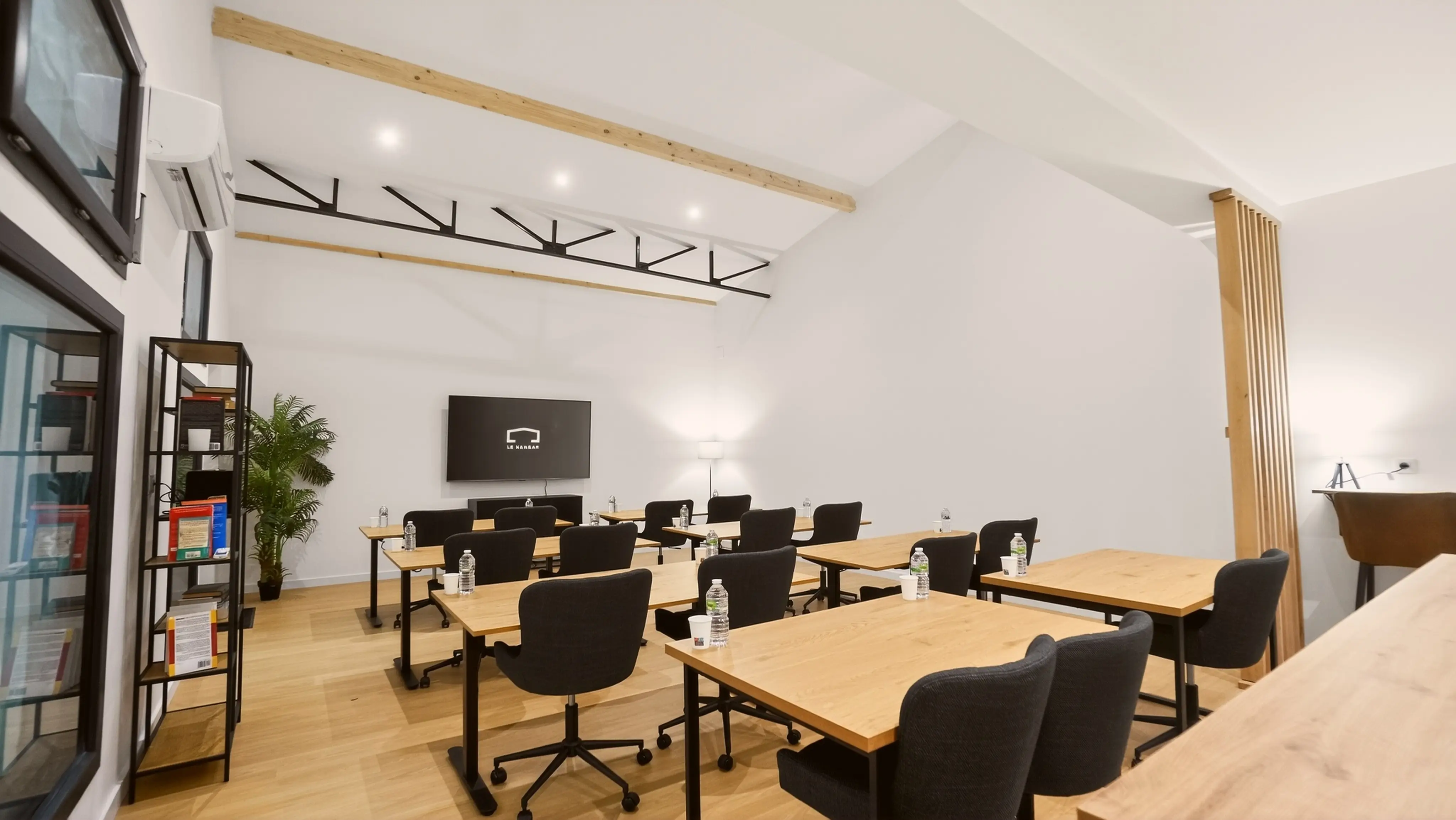 Le hangar - Business center 4