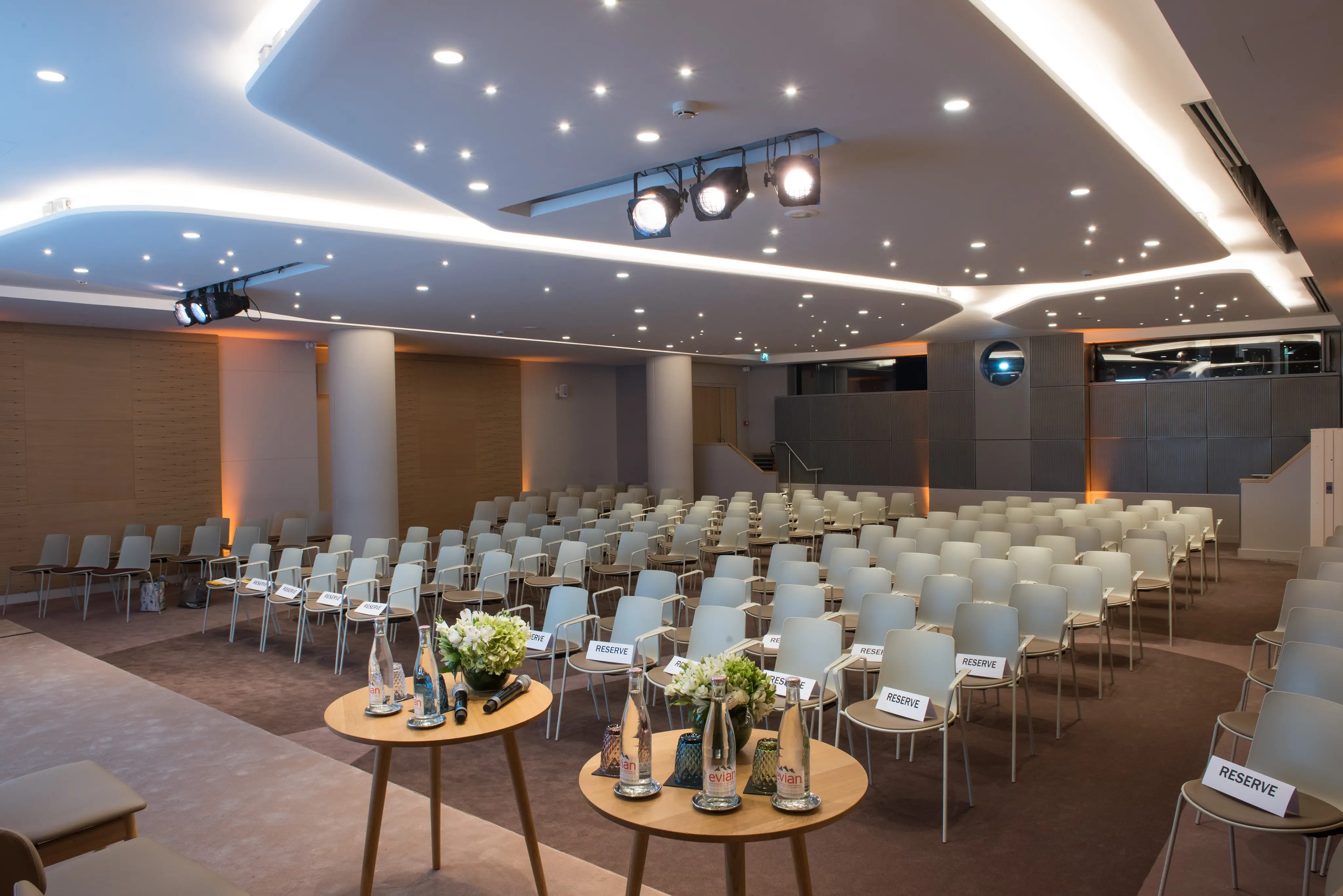 Etoile Business Center 4
