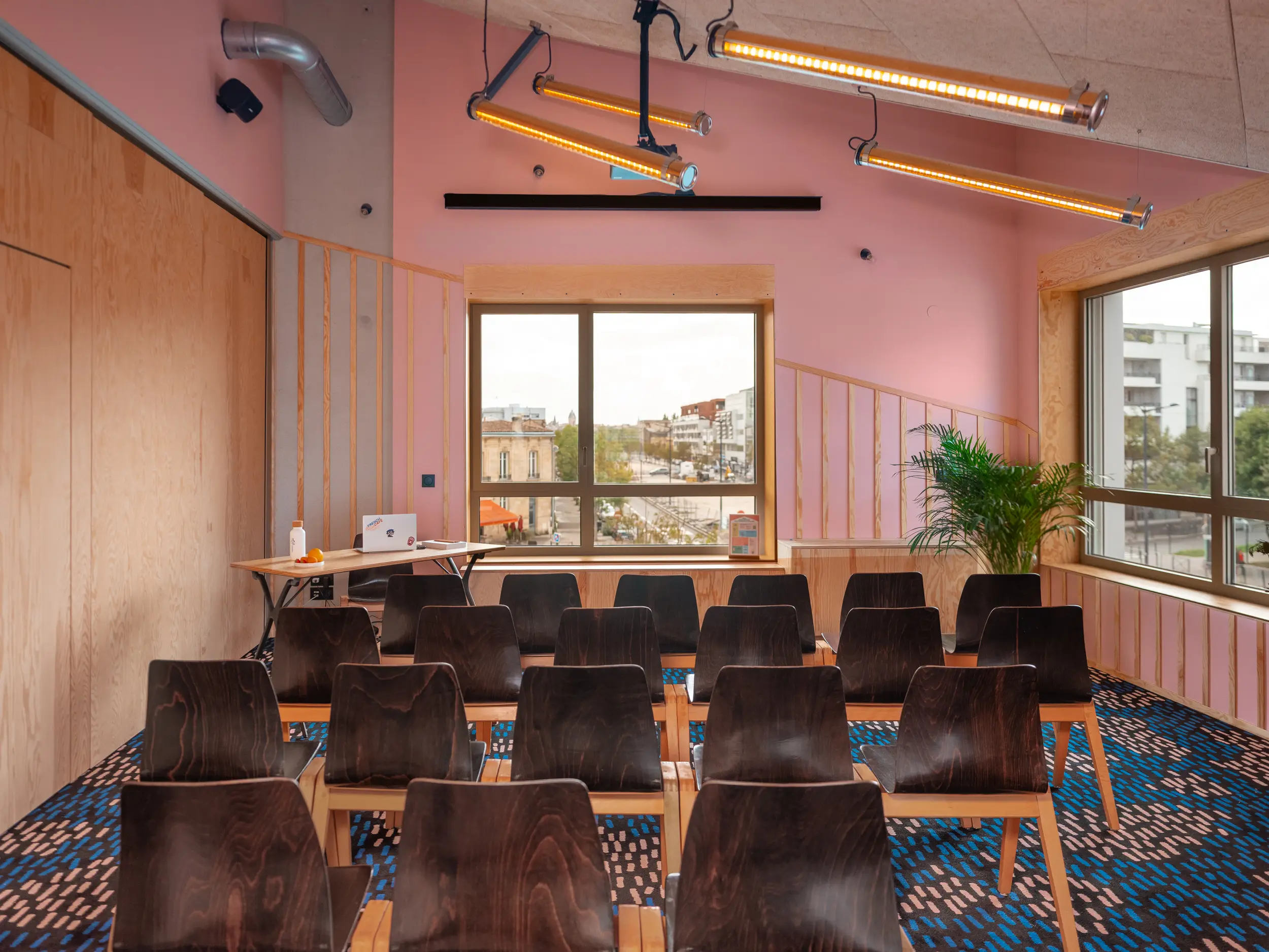 Eklo Hotel Bordeaux Centre Bastide 20