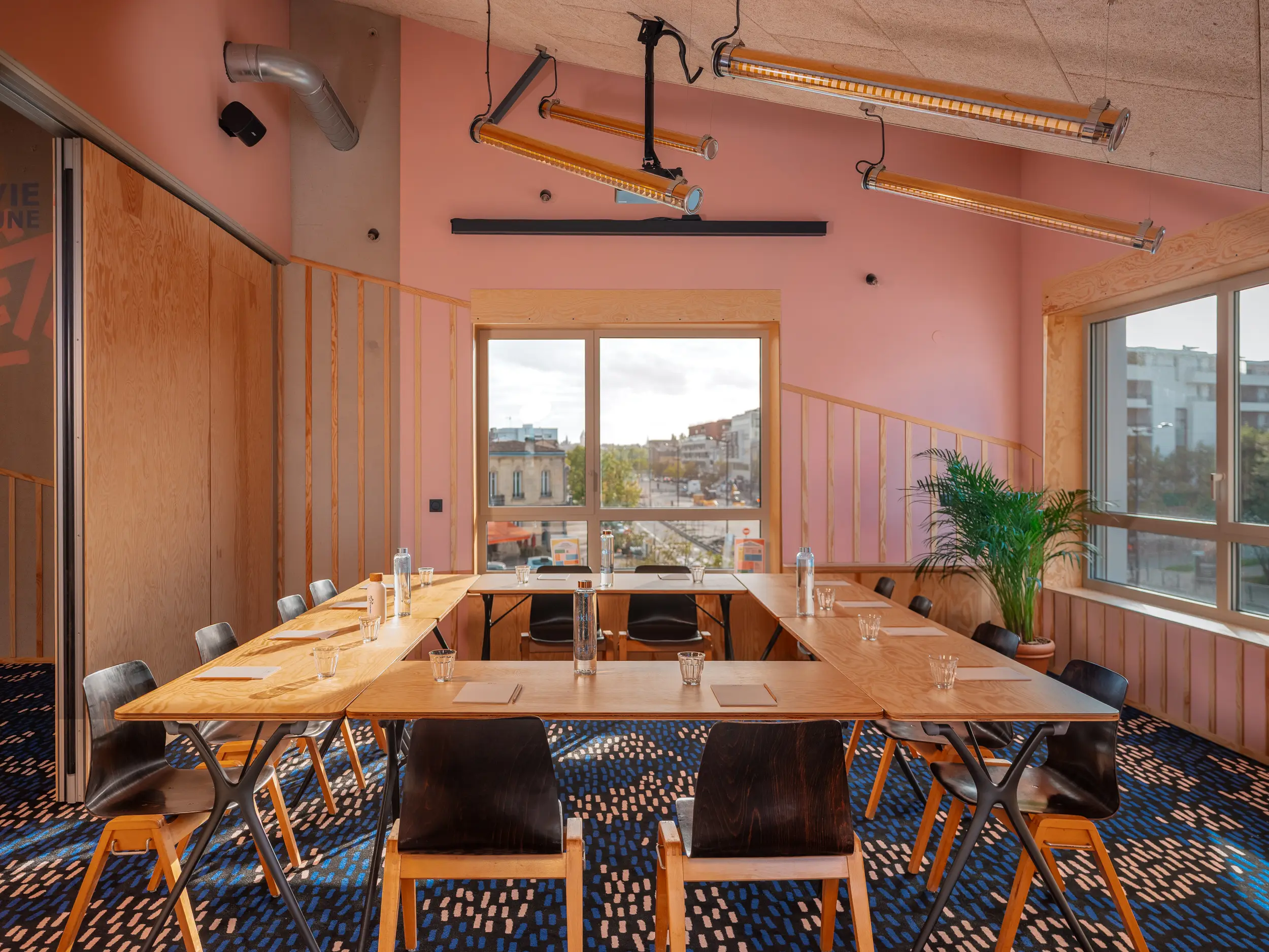 Eklo Hotel Bordeaux Centre Bastide 23