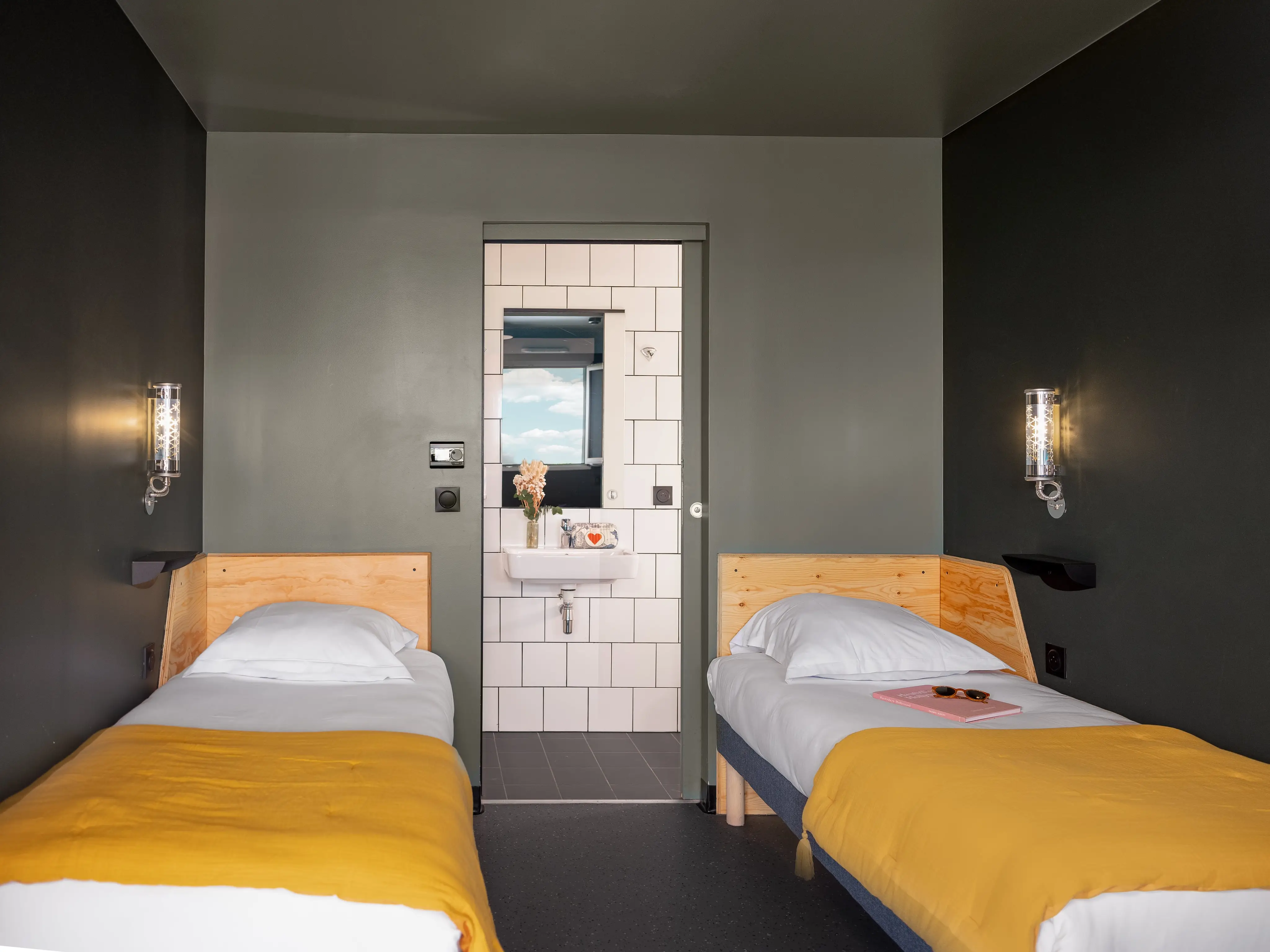 Eklo Hotel Paris Roissy CDG Airpport 16