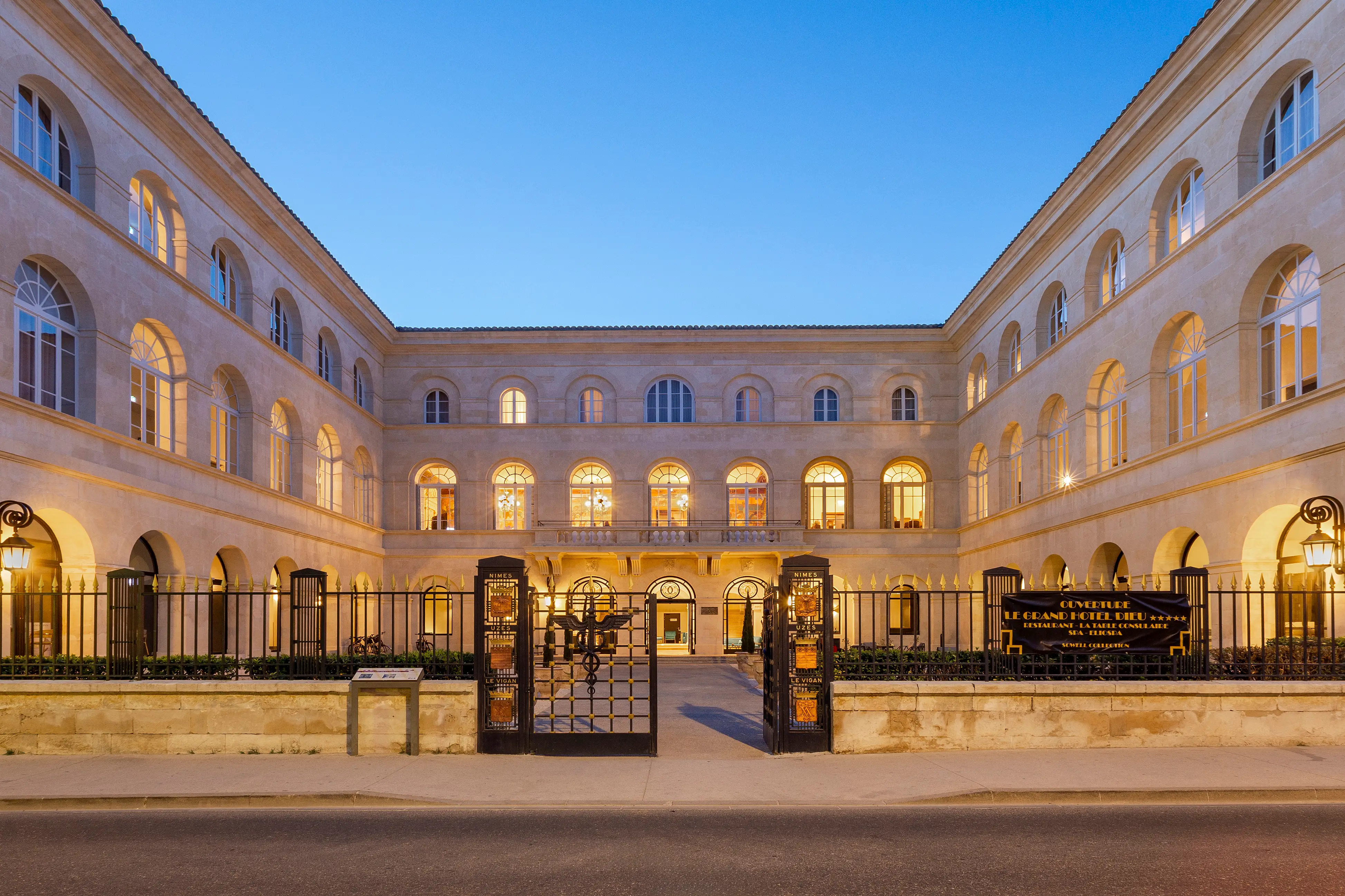 Le Grand Hôtel Dieu***** 9