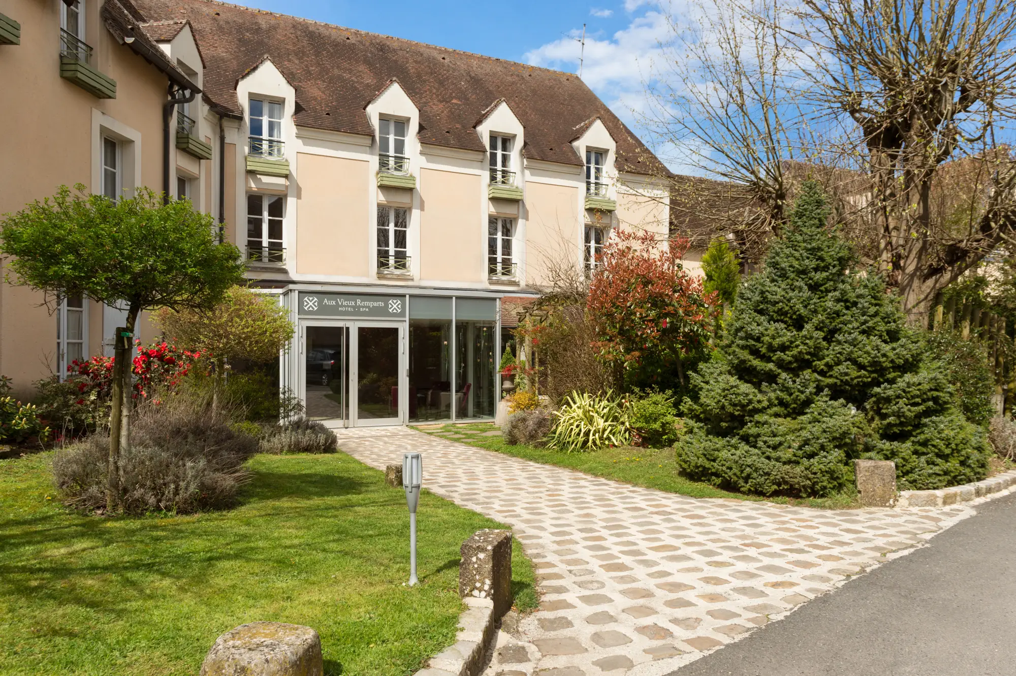 Hôtel Aux Vieux Remparts 5