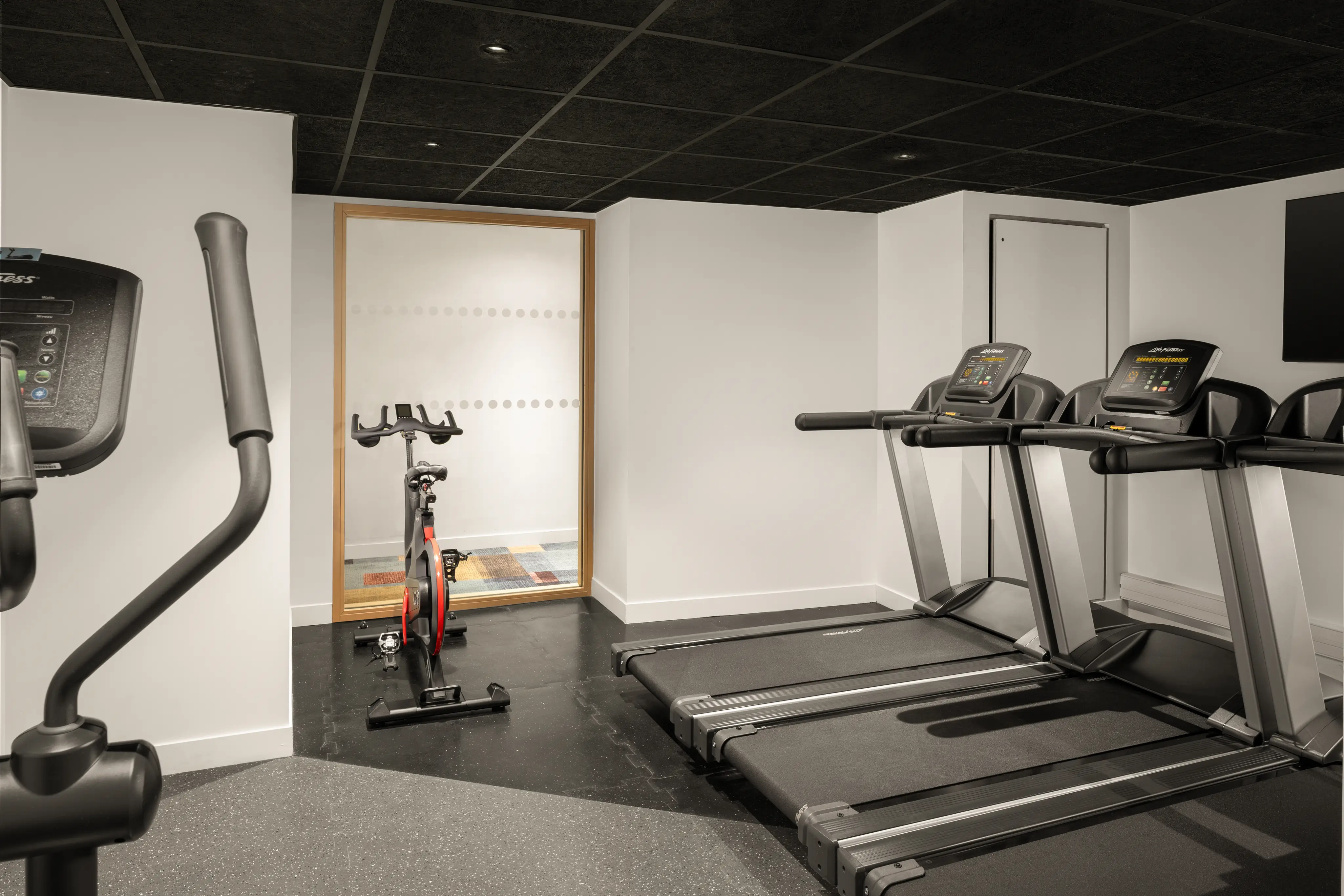 Hampton by Hilton Paris Charles de Gaulle Airport 8