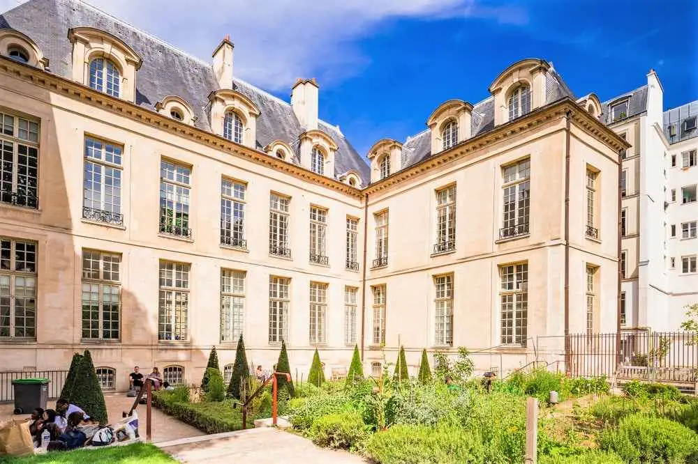 Team building : Jeu de piste / enquête dans le Marais Paris 3