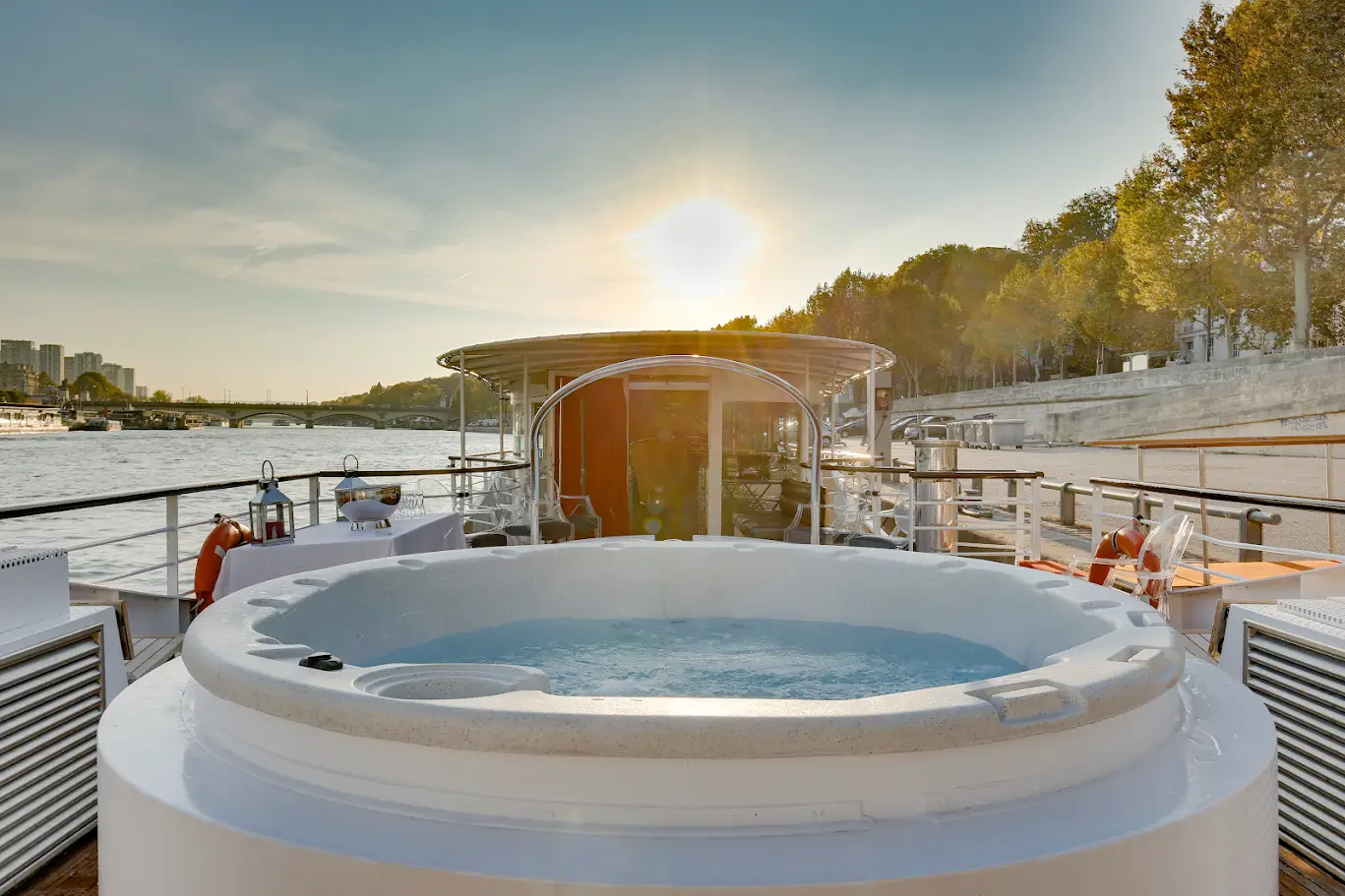 Le Yacht Joséphine 9