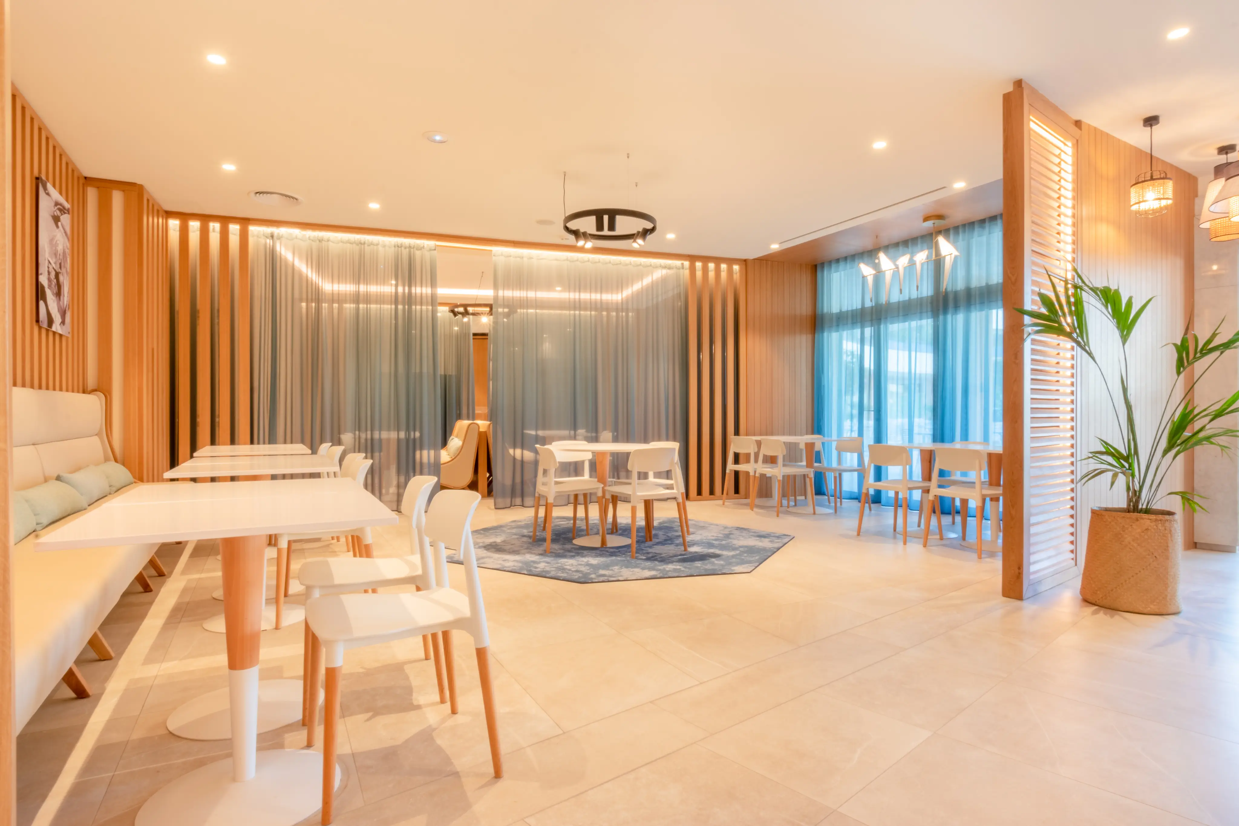 Holiday Inn Nice - Port St Laurent 34