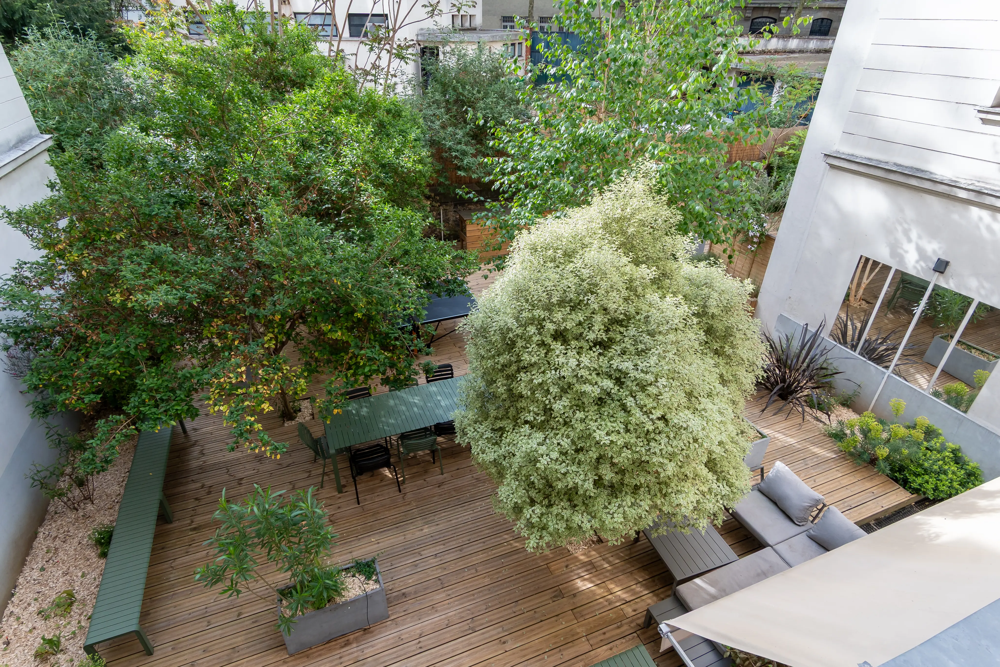 Ancienne banque avec 200m2 de terrasse 8