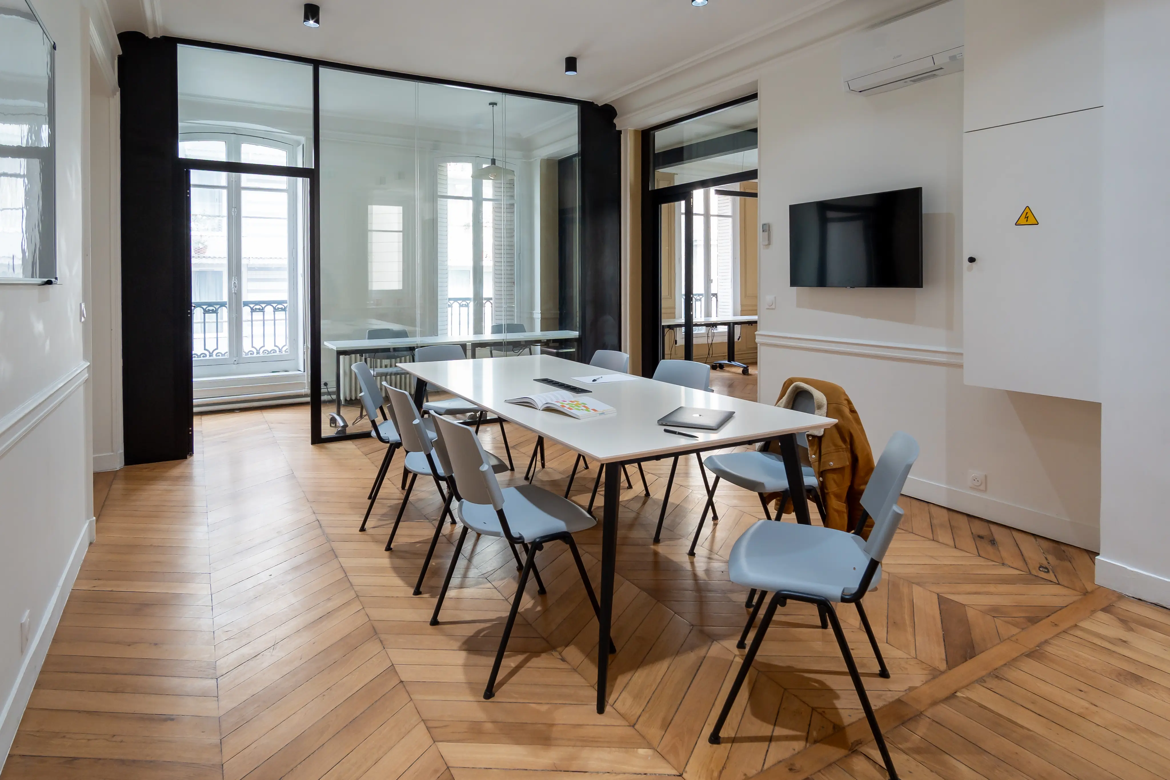 Ancienne banque avec 200m2 de terrasse 9