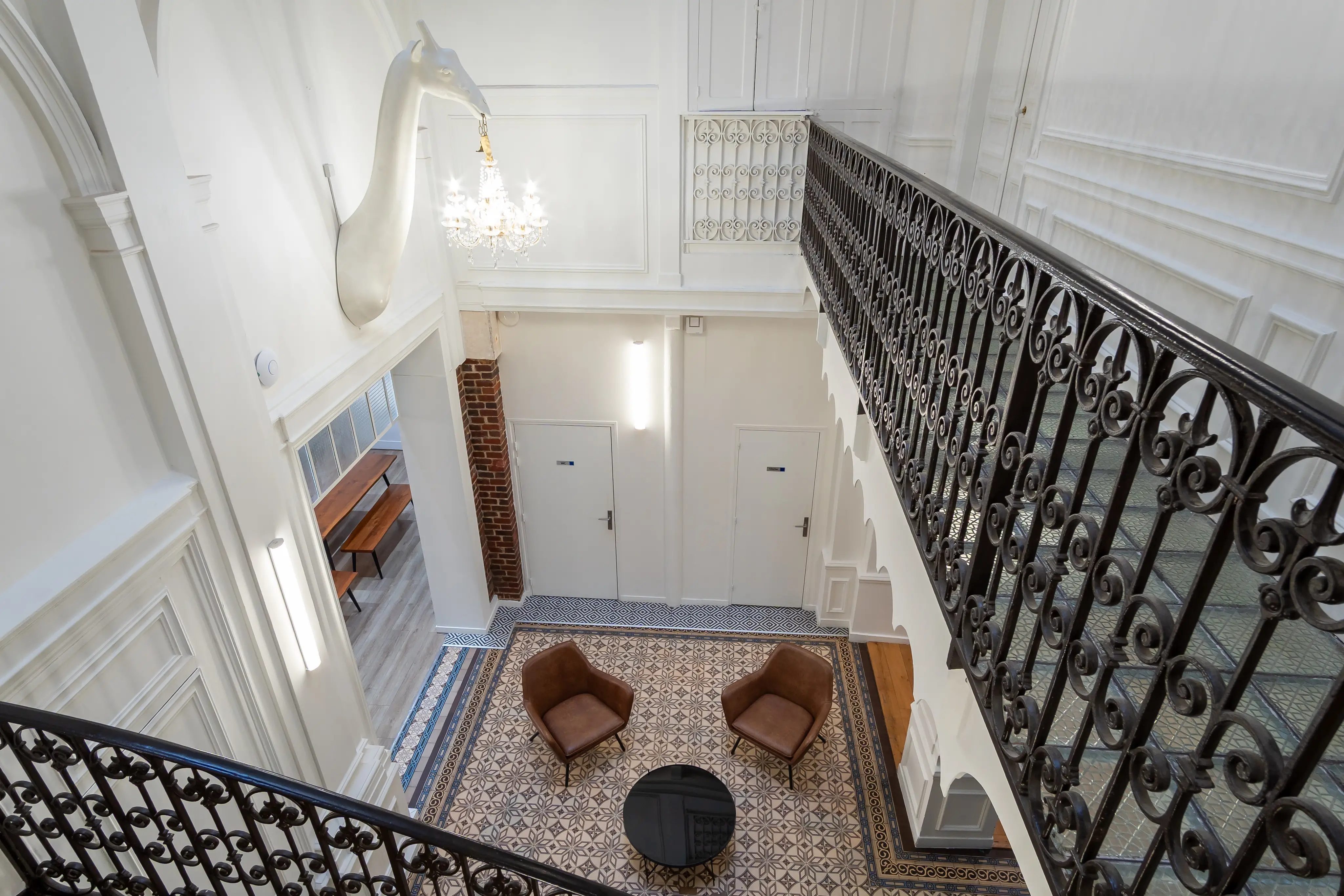 Ancienne banque avec 200m2 de terrasse 12