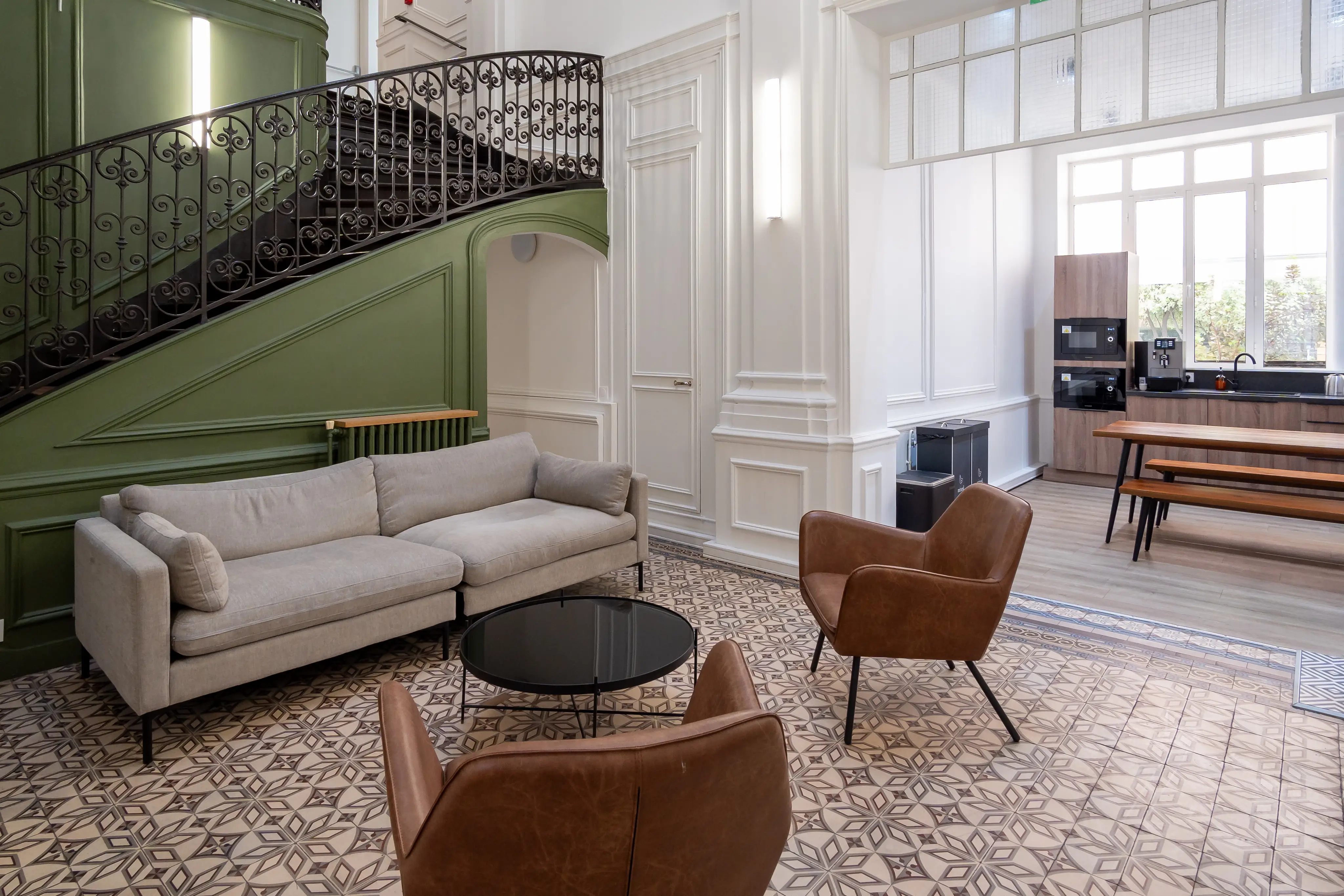 Ancienne banque avec 200m2 de terrasse 14