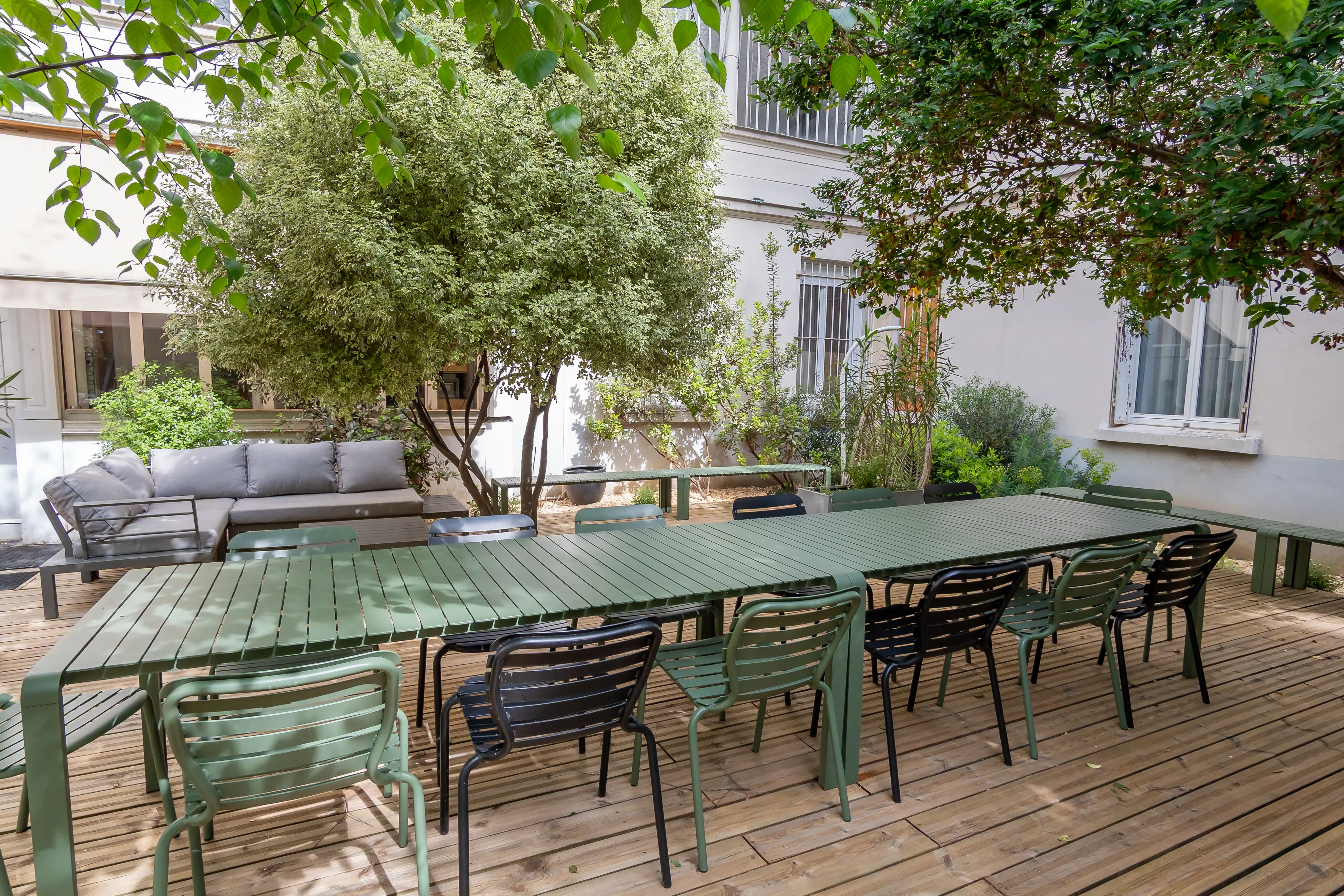 Ancienne banque avec 200m2 de terrasse 16