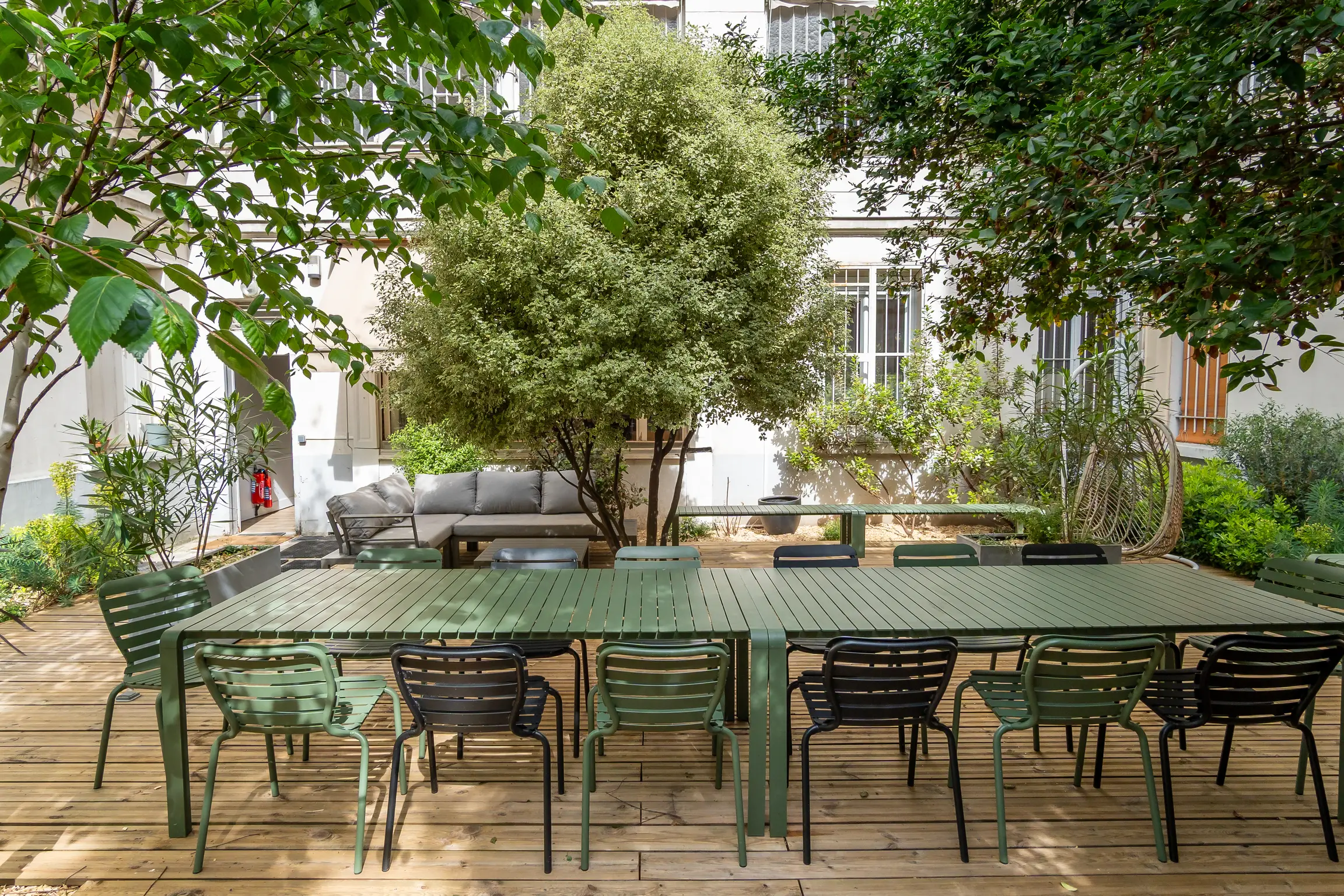 Ancienne banque avec 200m2 de terrasse 2