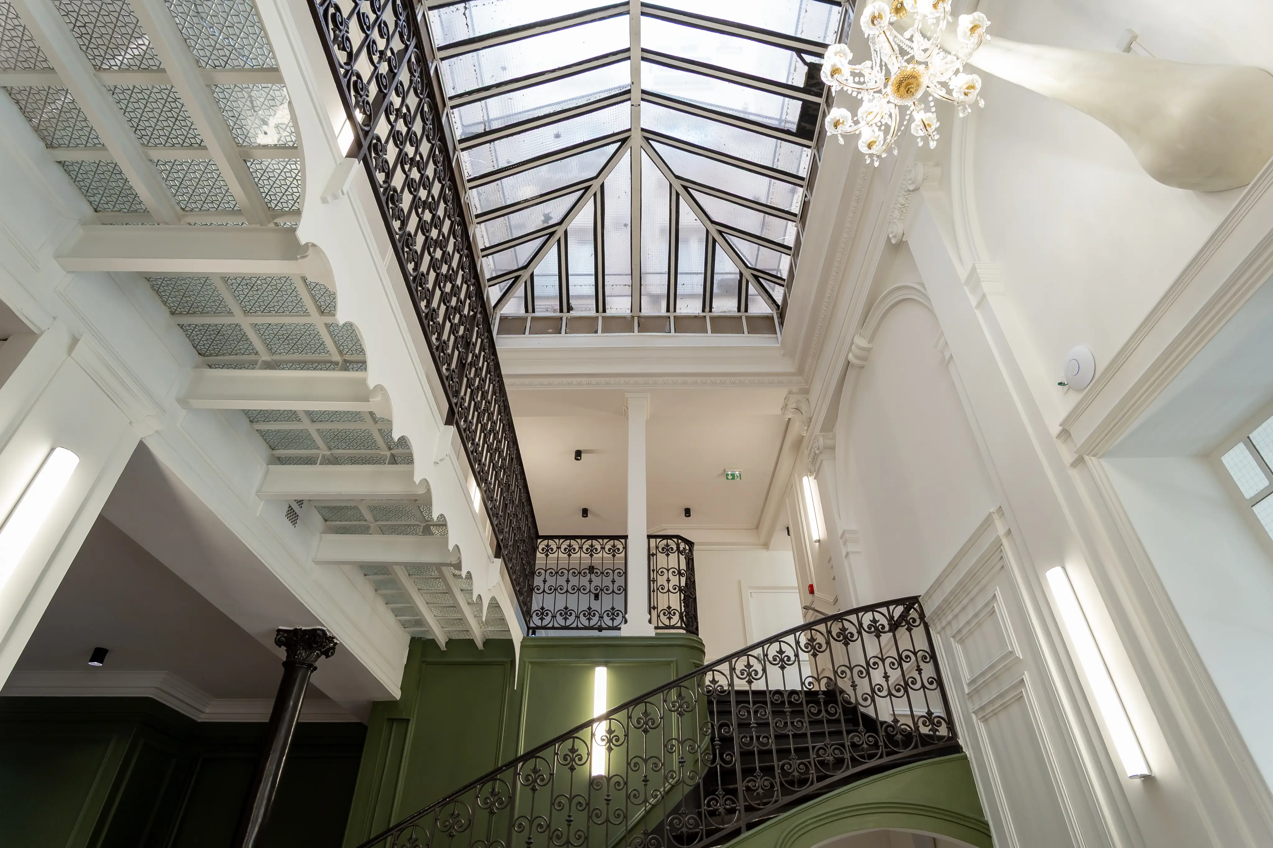Ancienne banque avec 200m2 de terrasse 20