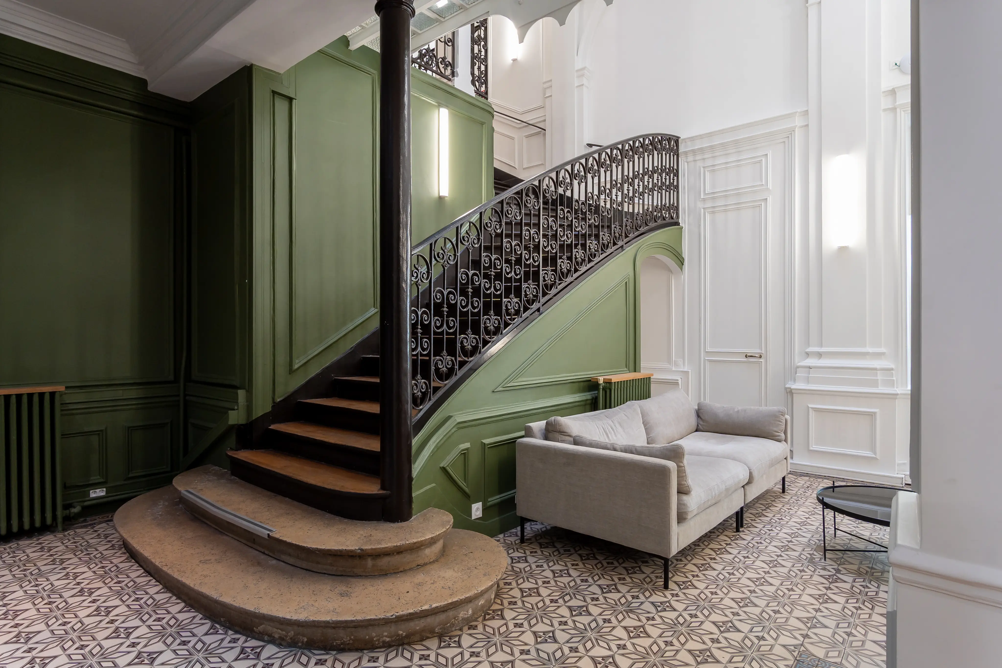 Ancienne banque avec 200m2 de terrasse 22
