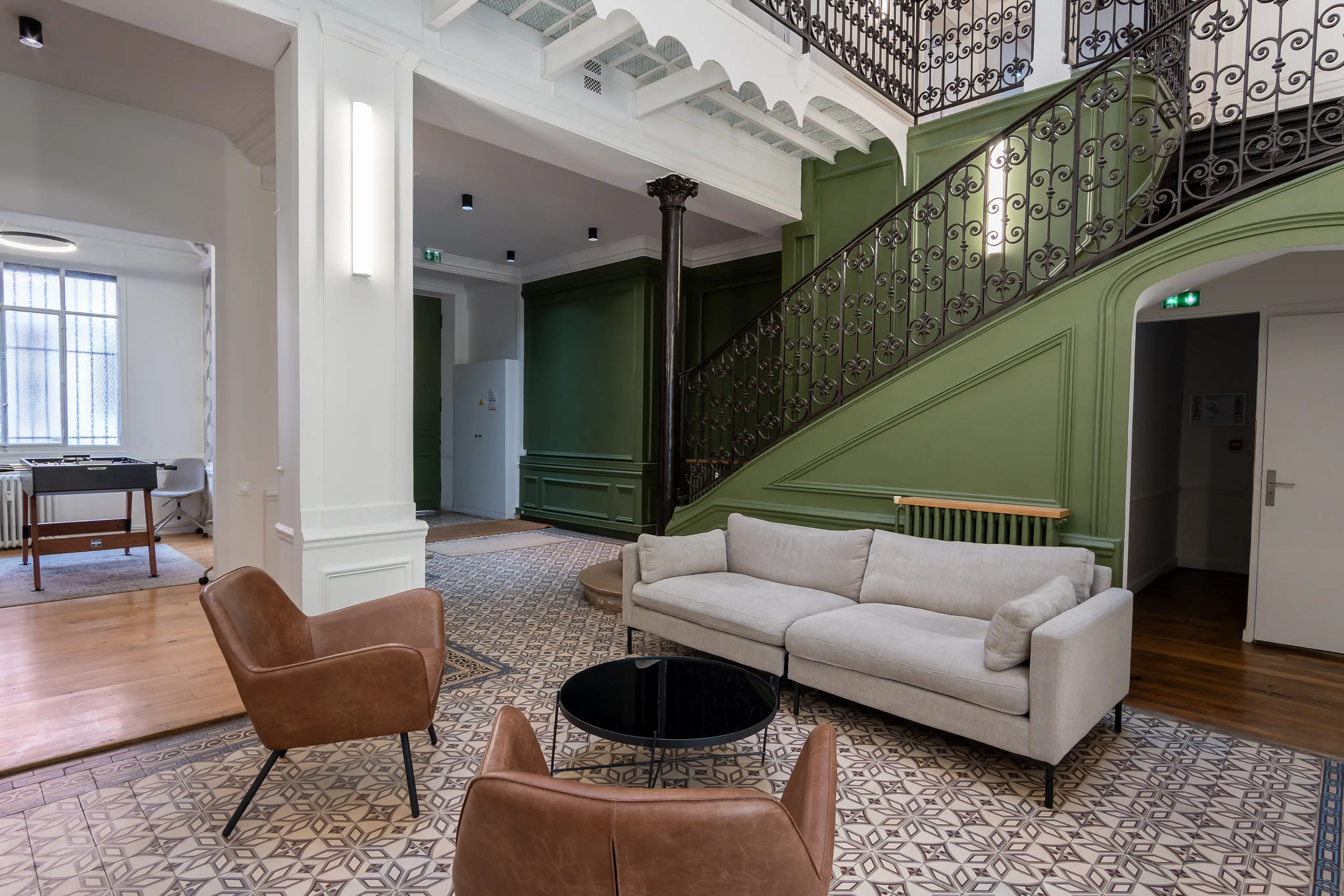 Ancienne banque avec 200m2 de terrasse 23