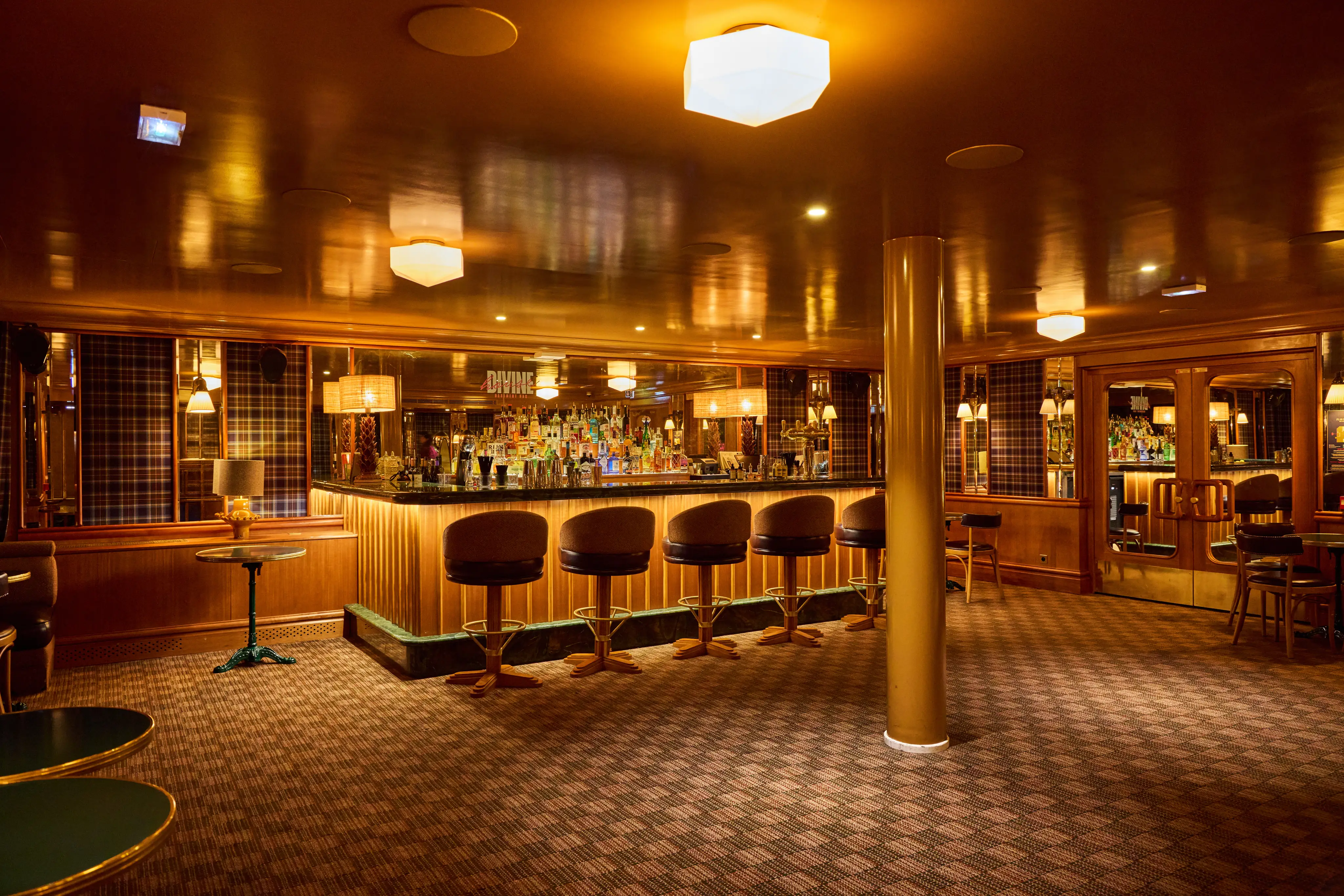PUBLIC HOUSE 10