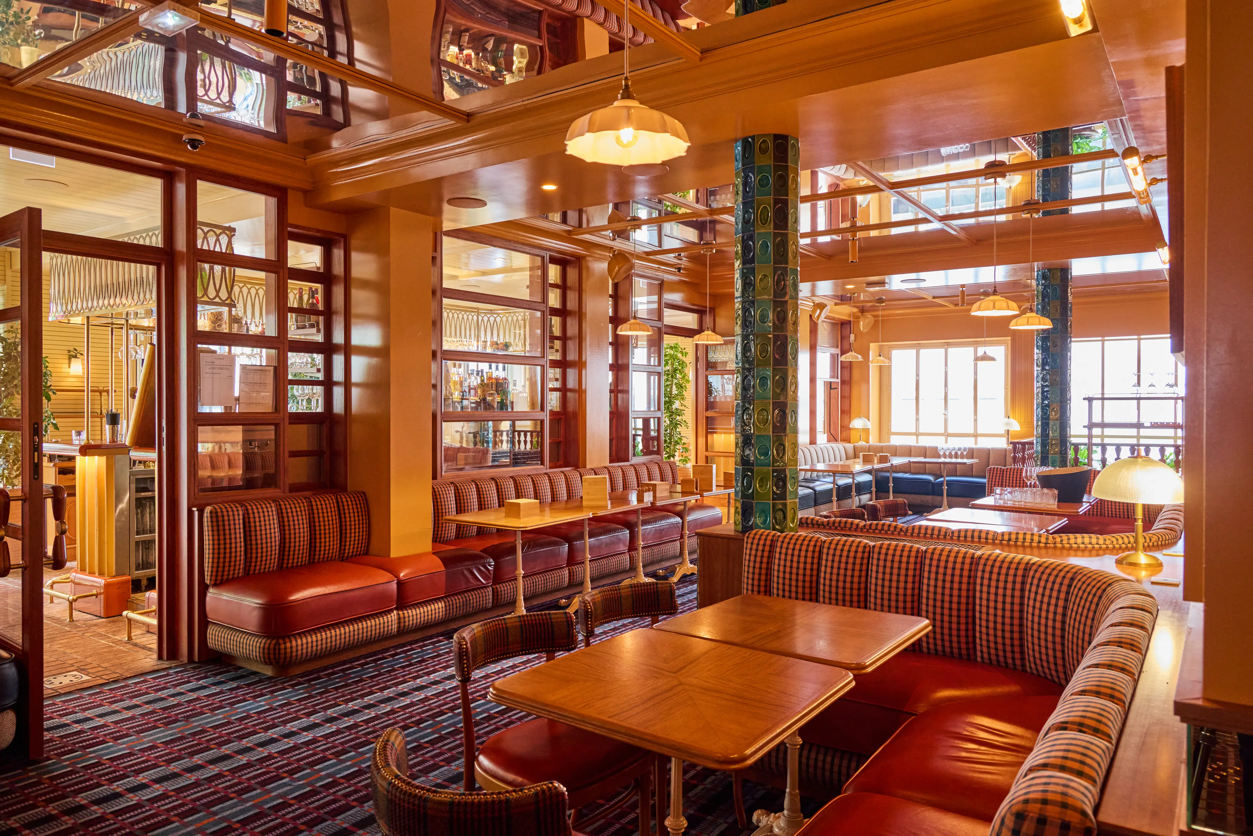 PUBLIC HOUSE 9