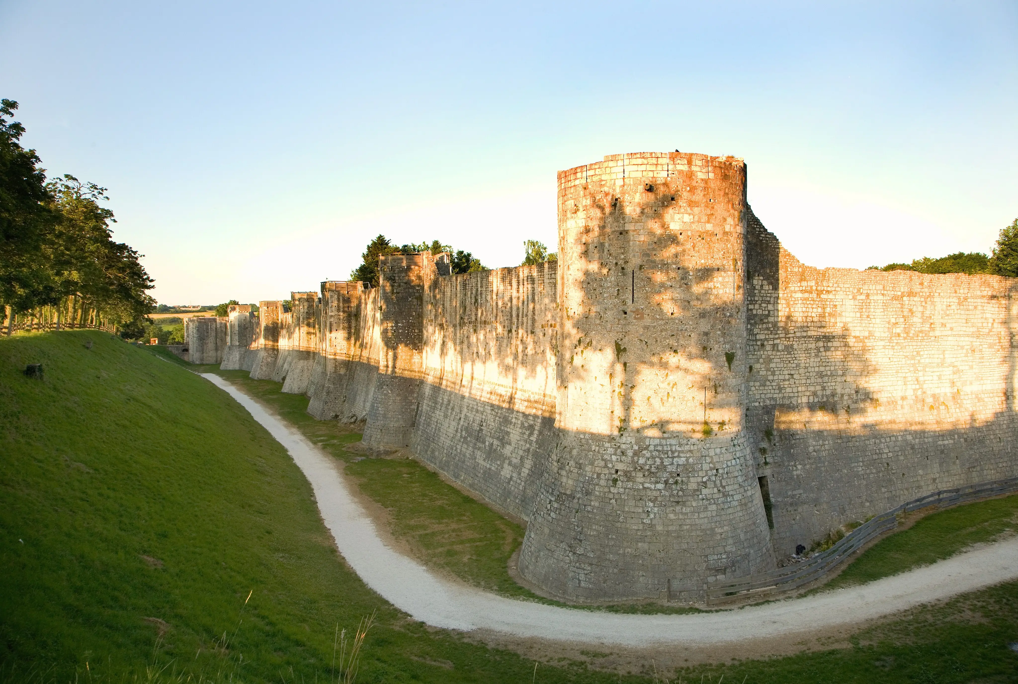 Hôtel Aux Vieux Remparts 28