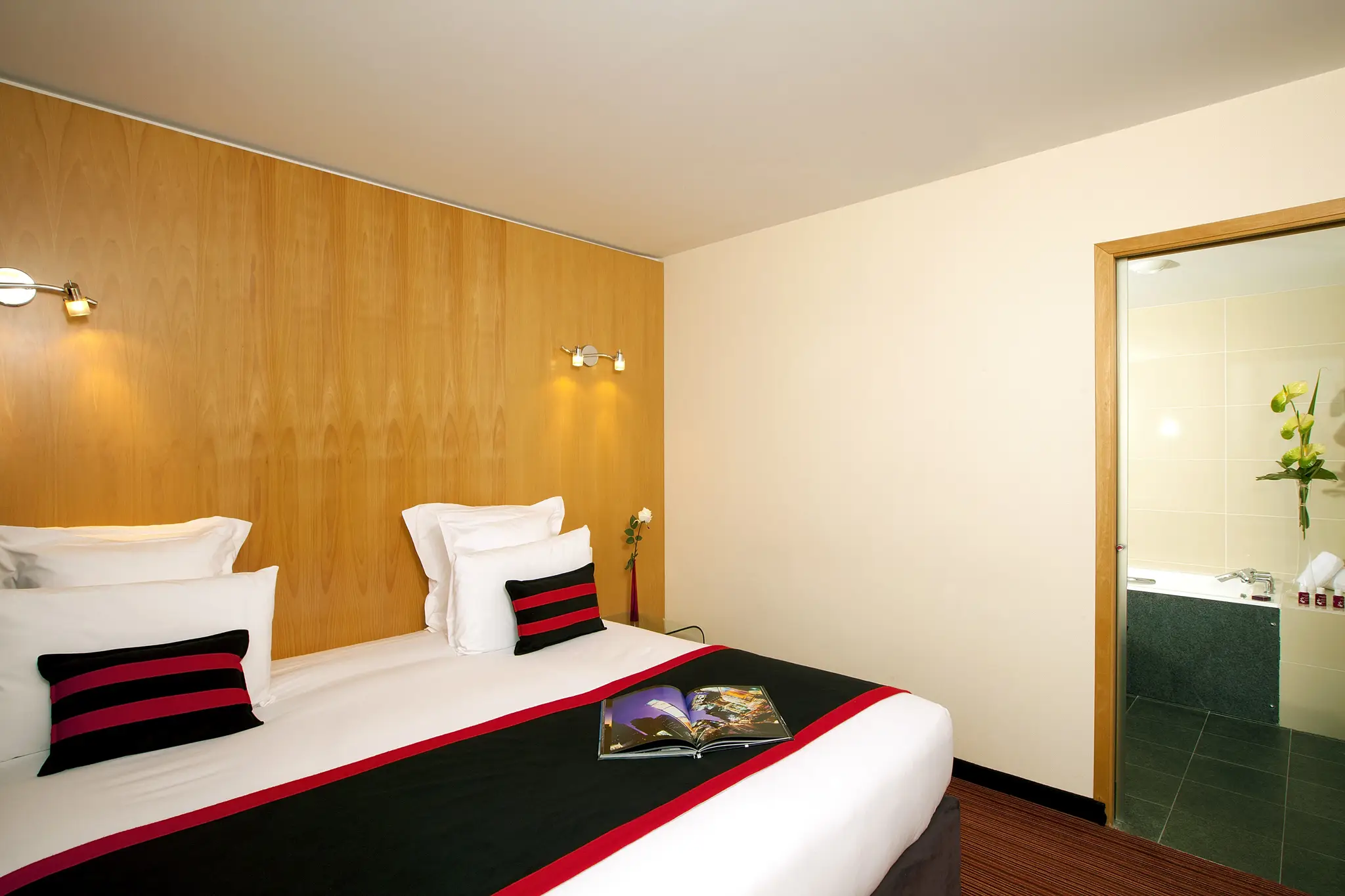 RESIDHOME SUITES PARIS SENART 13
