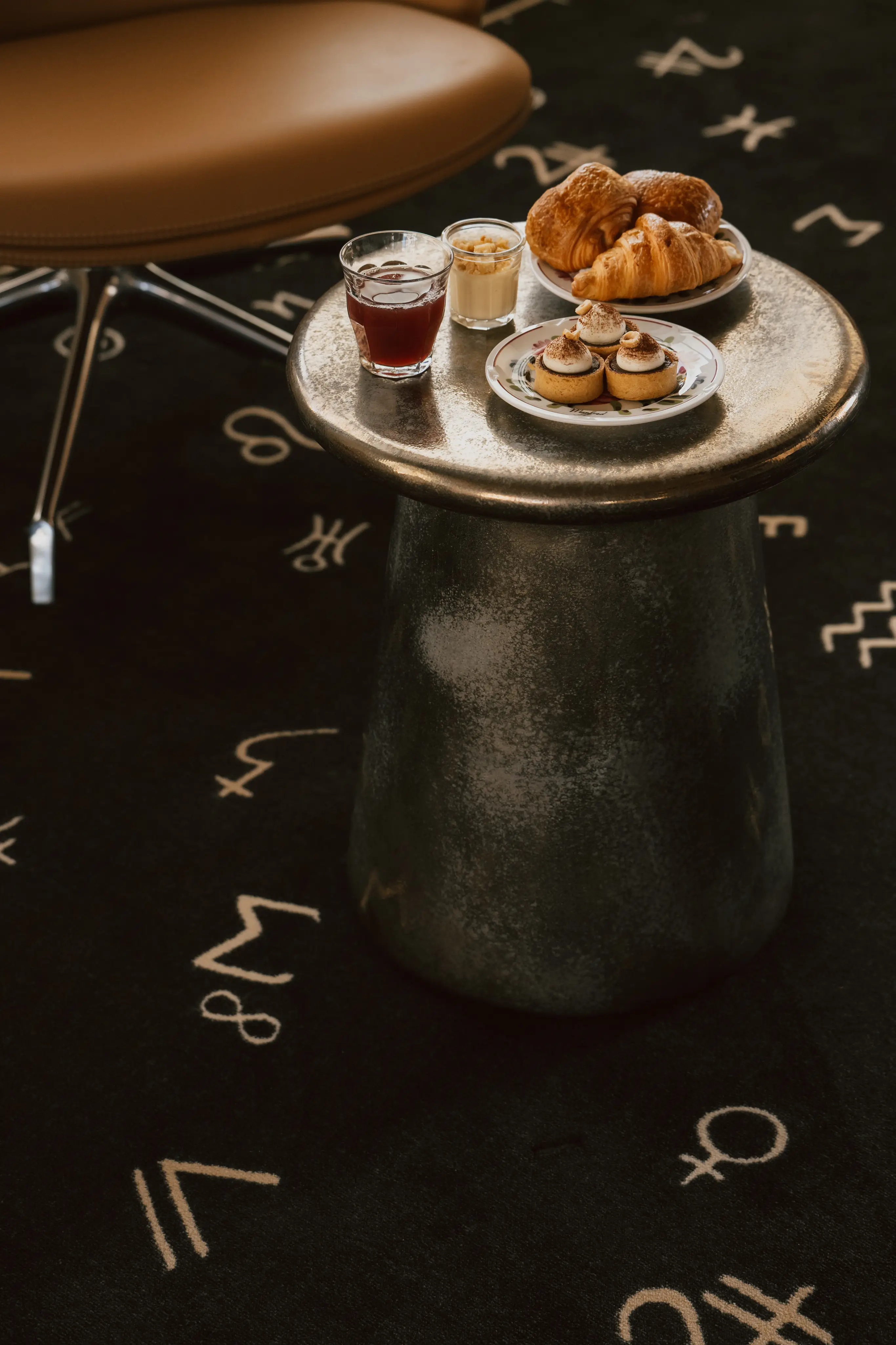 Maison Heler Metz, Curio Collection by Hilton 33