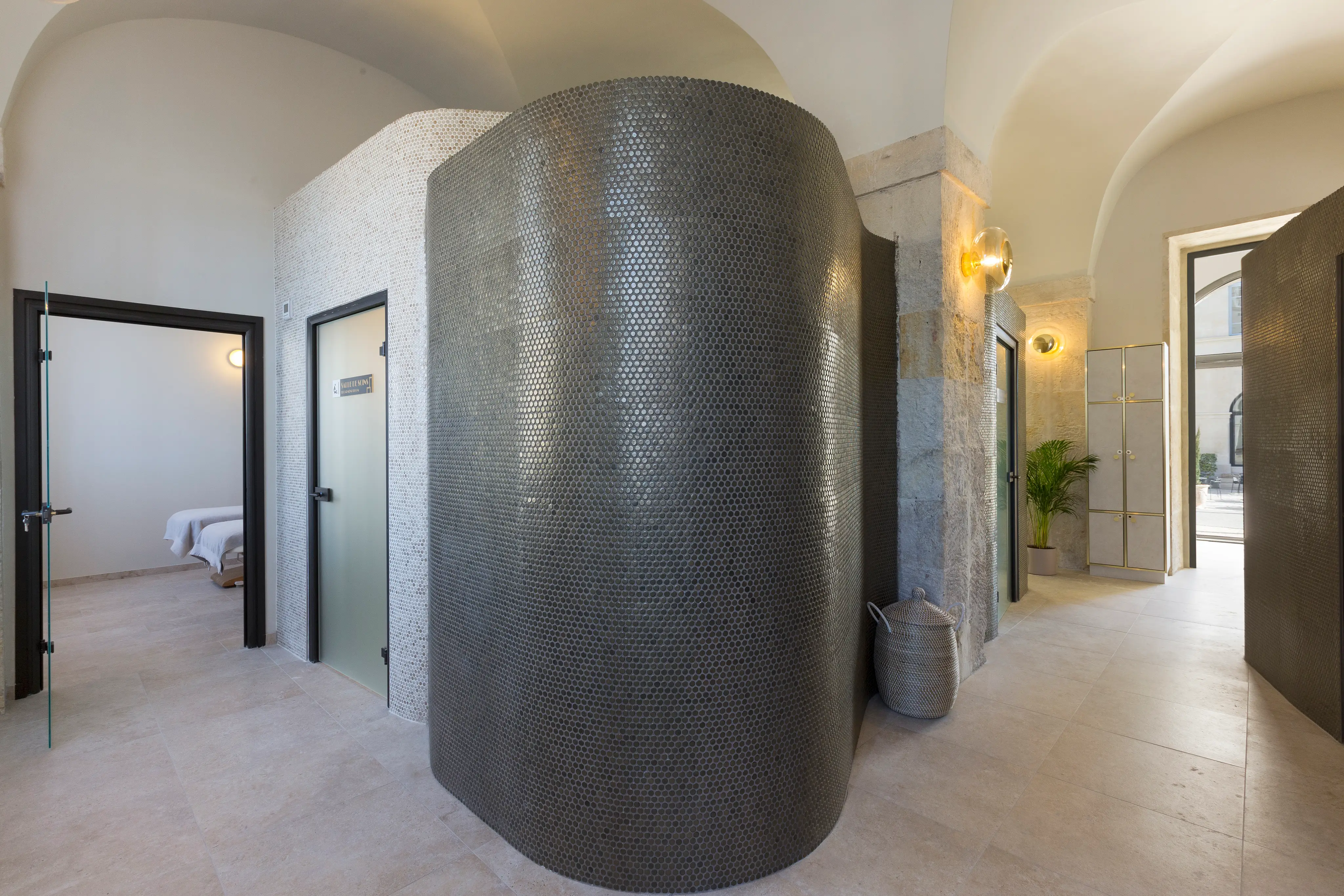Le Grand Hôtel Dieu***** 15