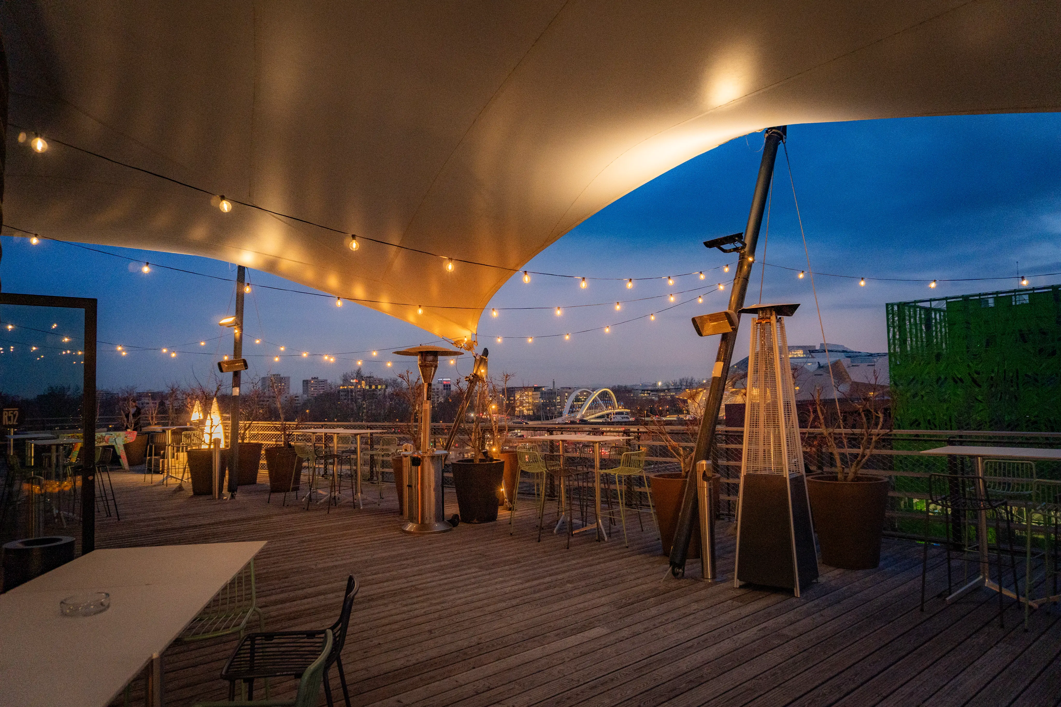 Rooftop52 38